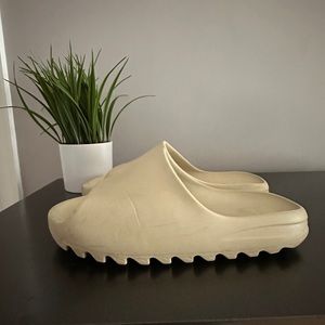 Yeezy Slides “Bone”